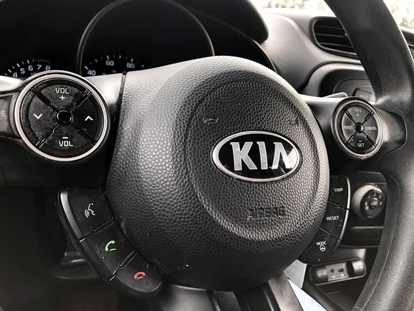 2015 Black Kia Soul Base (KNDJN2A20F7) with an 1.6L L4 DOHC 16V engine, Automatic transmission, located at 18001 Kellogg Rd, Saucier, MS, 39574, (228) 832-1441, 39.421459, -76.641457 - Photo #6