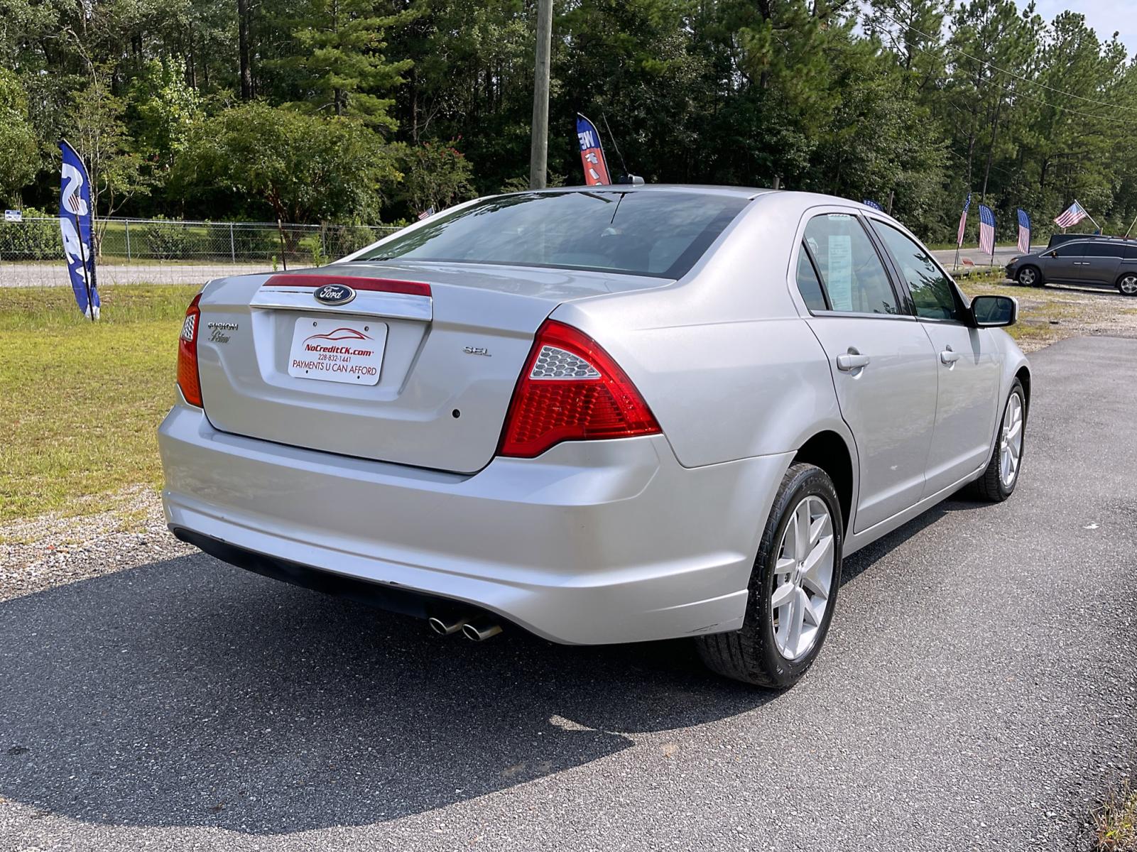 2012 Silver Ford Fusion SEL (3FAHP0JA3CR) with an 2.5L L4 DOHC 16V engine, Automatic transmission, located at 18001 Kellogg Rd., Saucier, MS, 39574, (228) 832-1441, 0.000000, 0.000000 - FUEL SAVER !! 2012 FORD FUSION SEL – FORD Strong! - 2.5L DOHC 16V – Runs GREAT - Just Serviced! – FUEL SAVER!! est. 33 MPG hwy! – AUTOMATIC Transmission – Ice COLD A/C – AM // FM // XM // CD // AUX // USB // BLUETOOTH Stereo – CRUISE with Steeri - Photo #4